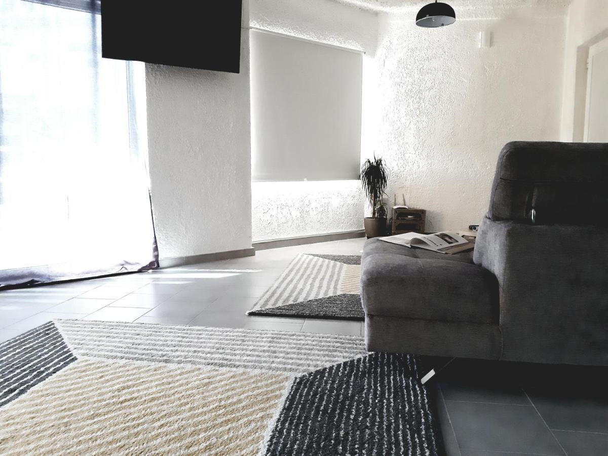 21 Suites Deluxe Stay Near The Airport Markópoulon Eksteriør bilde